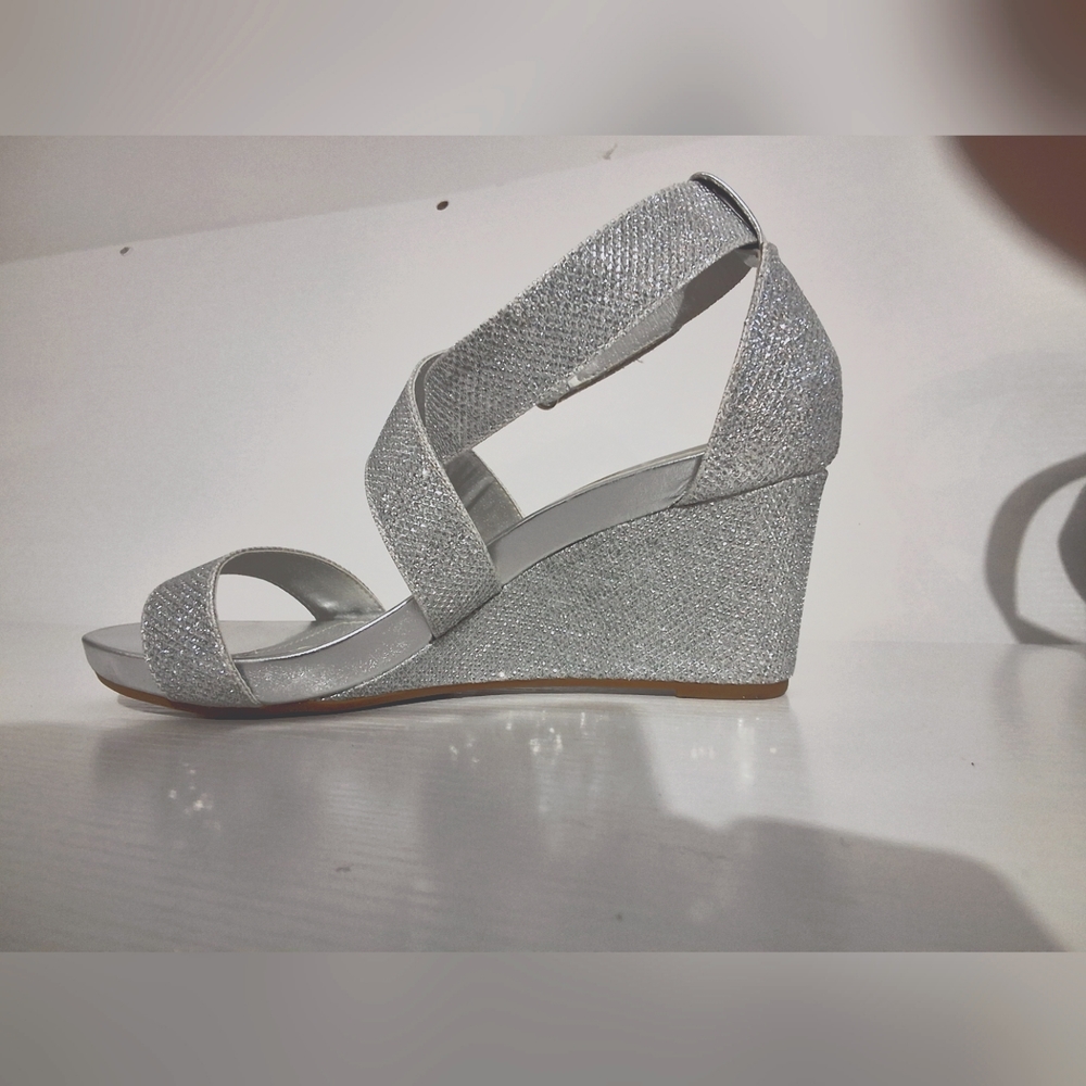 New without box Dream pairs womens casual wedge sandal
